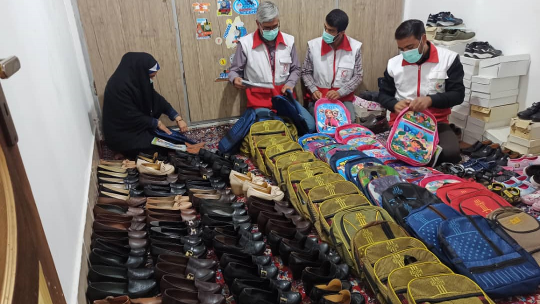 کمک 400 میلیون ریالی خیران خانه هلال خوشاب به دانش آموزان نیازمند